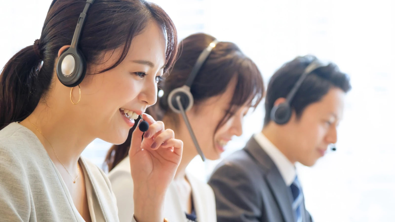 国内スタッフによるサポート＆1年保証